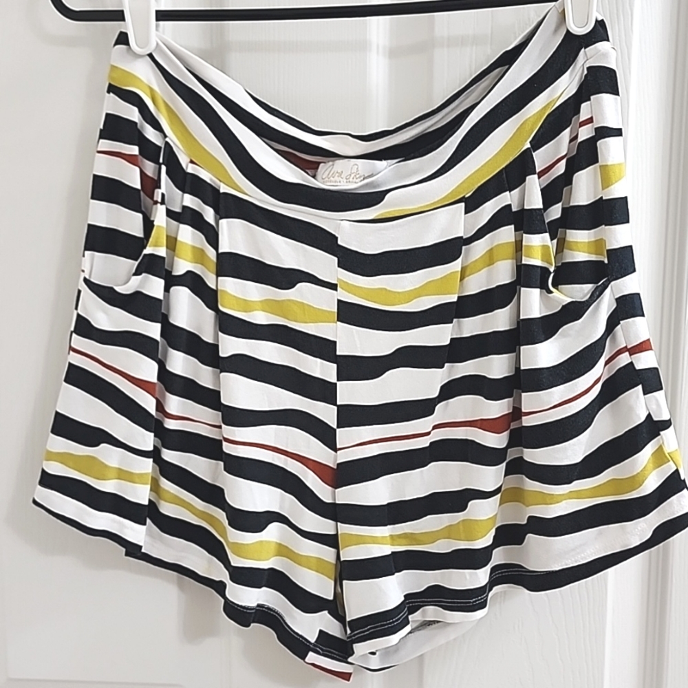 Ava Sky Shorts Om
